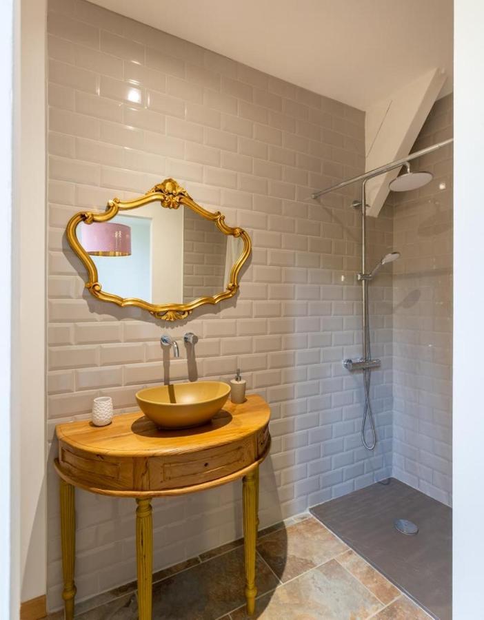 Chambres Au Chateau Du Mouillat Saint-Clair-de-la-Tour Ngoại thất bức ảnh